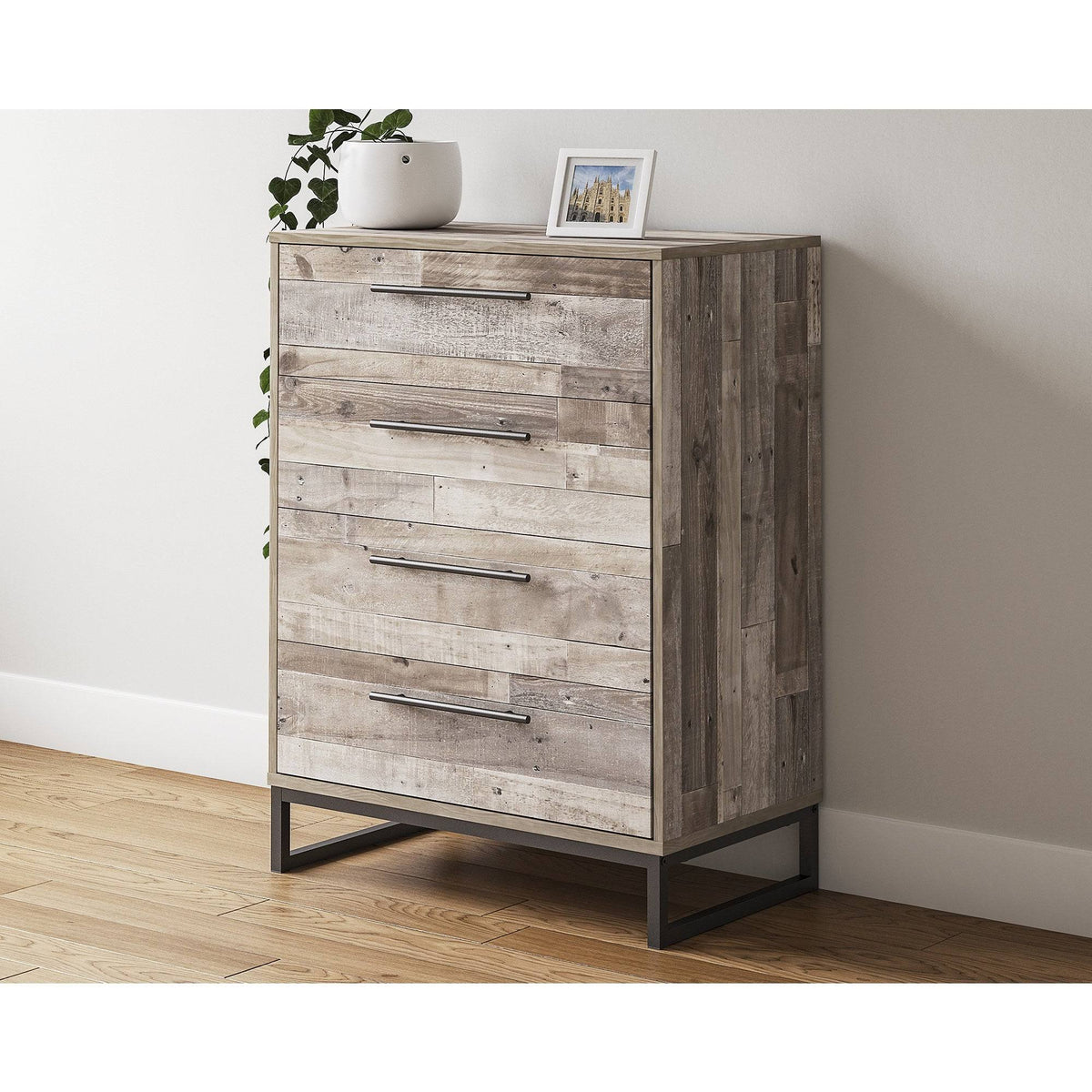 Whitewash 4-Drawer Chest H122